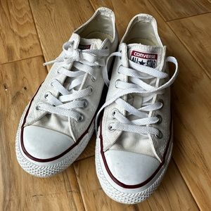 White women converse size 7.5